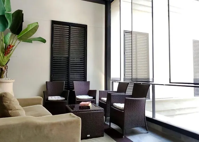 Selecta Elegante Apartamento con Patio en Centro Historico