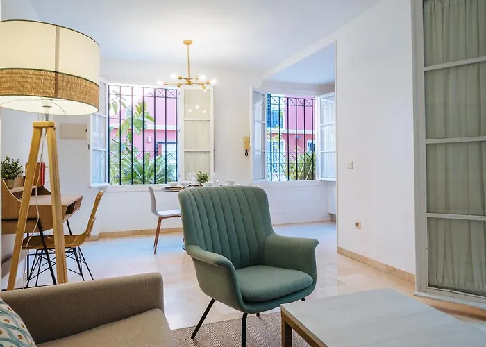 Lirio Suite Apartment - Private Parking Included Seville, Spain