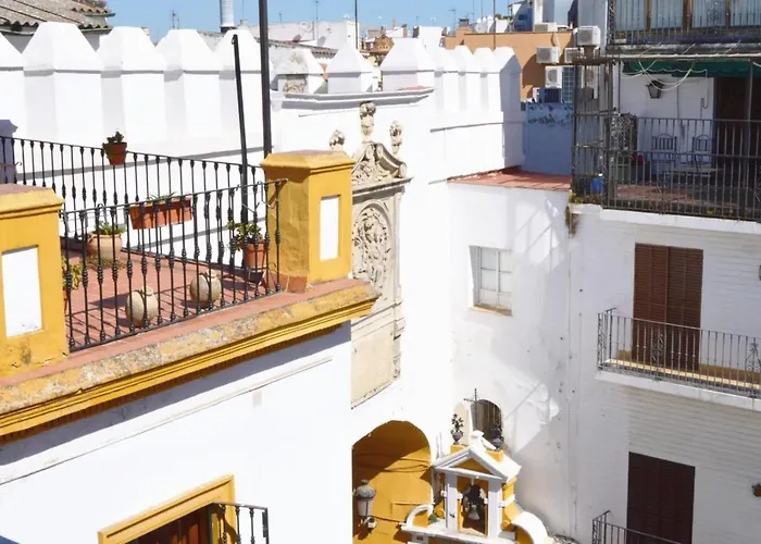HomeySeville-Penthouse Cathedral Tomas de Ibarra St 6 pax, Parking Optional