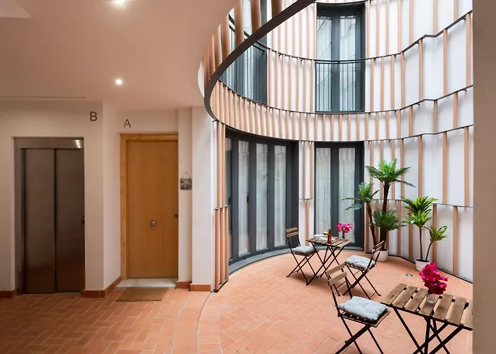 Avanti Buganvilla, la Sevilla auténtica