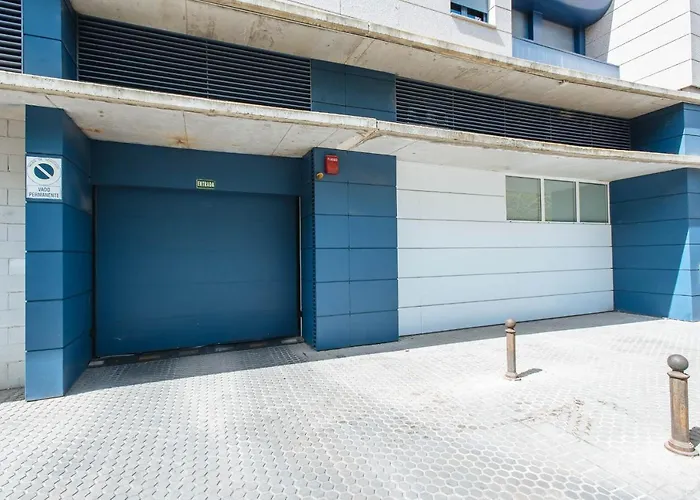 Puerta del Príncipe - Free Parking