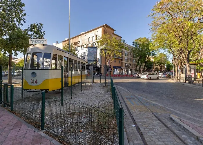Charming 2 Bedroom At Triana Center By Oui