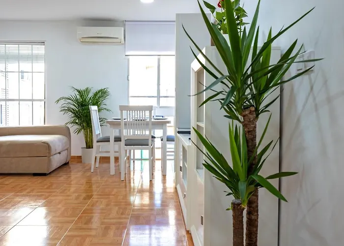 Charming 2 Bedroom Apartment At Triana Center By Oui Sevilla, España