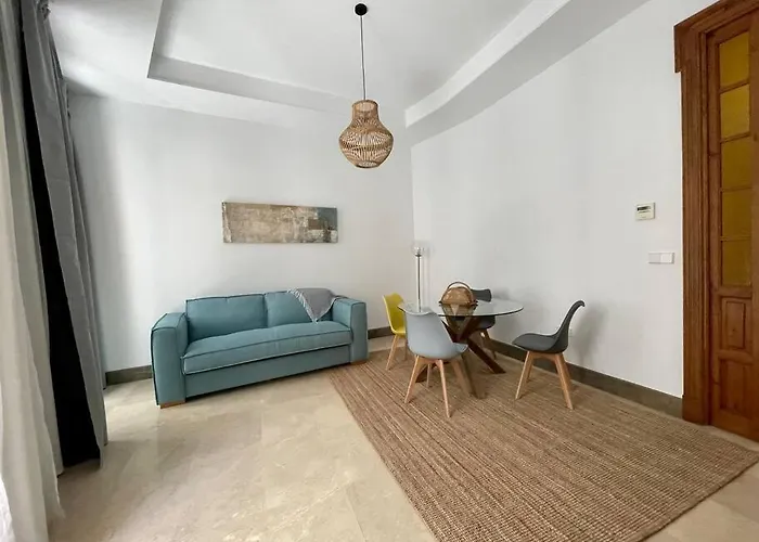J21 By Cathedral Alcazar