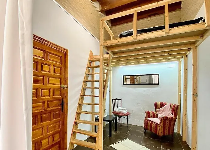 2 Rooms For 4, Piso Compartido