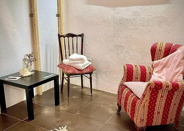 2 Rooms For 4, Piso Compartido