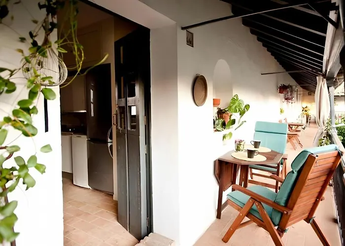 Exclusive Apt With Stunning Patio In The Center