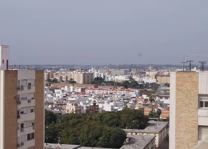 Roch - Stylish Apartment Near Metro Sevilla, España