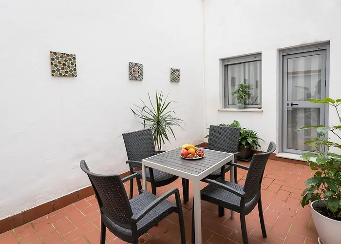 Triana Deluxe Con Patio Privado