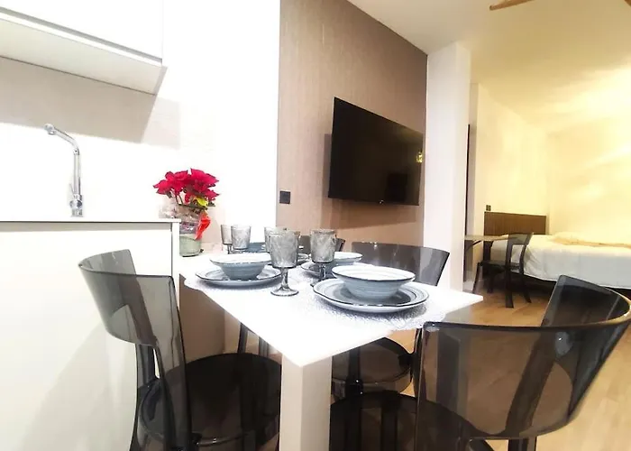 Oasis Suites Fernando IV Sevilla, España