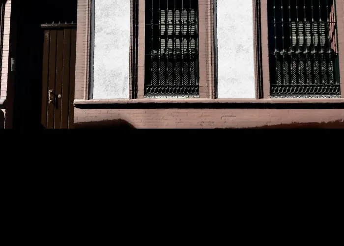 Junto a la Calle Betis: El corazón de Triana