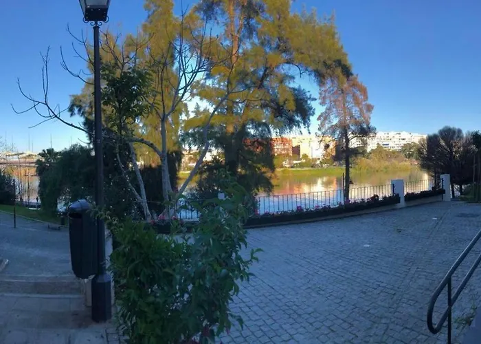 Disfruta Sevilla Desde Triana Junto Al Río