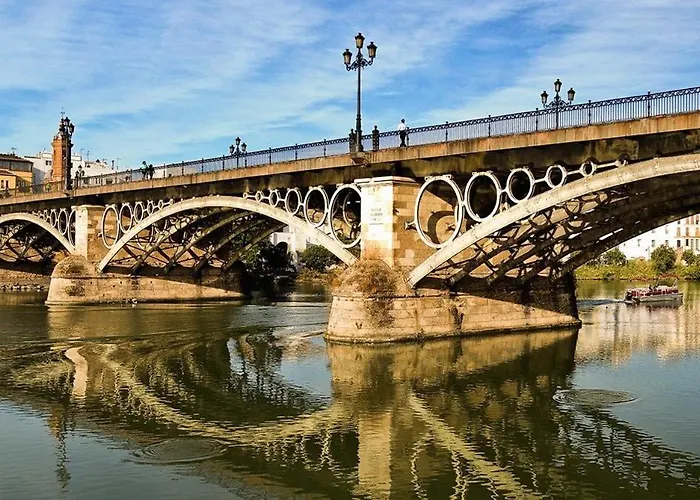 En La Mejor Zona De Triana, Junto Al Puente