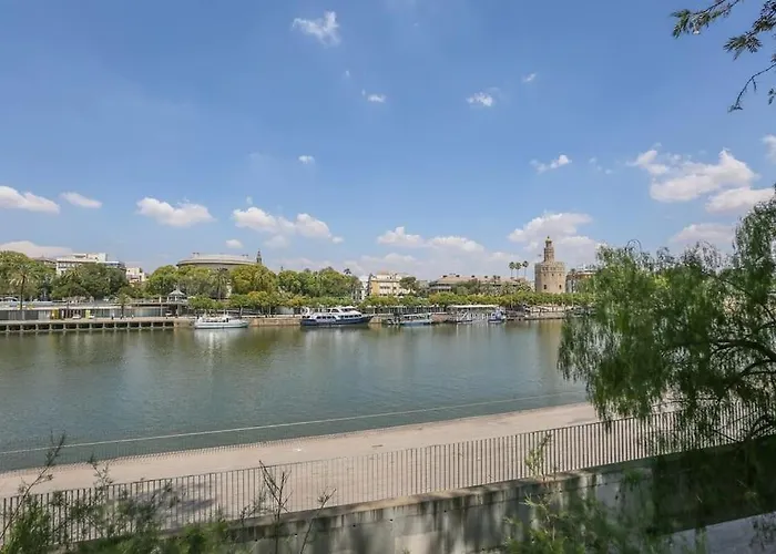 Riverwalk Suites - Puente Triana
