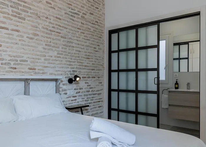 Sepúlveda, moderno apartamento by OUTIN