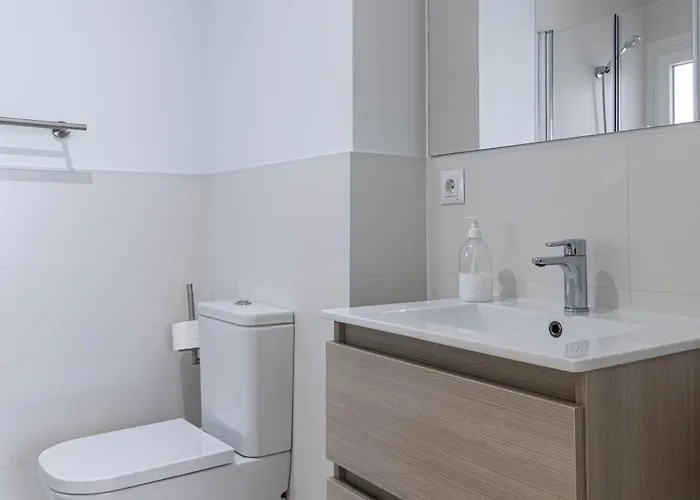 Apartamento Sepulveda, Moderno Apartamento By Outin Sevilla, España