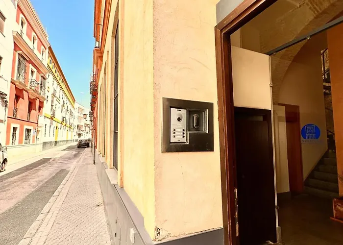 Penthouse Near Cathedral Private Rooftop Private Parking Siviglia, Spagna