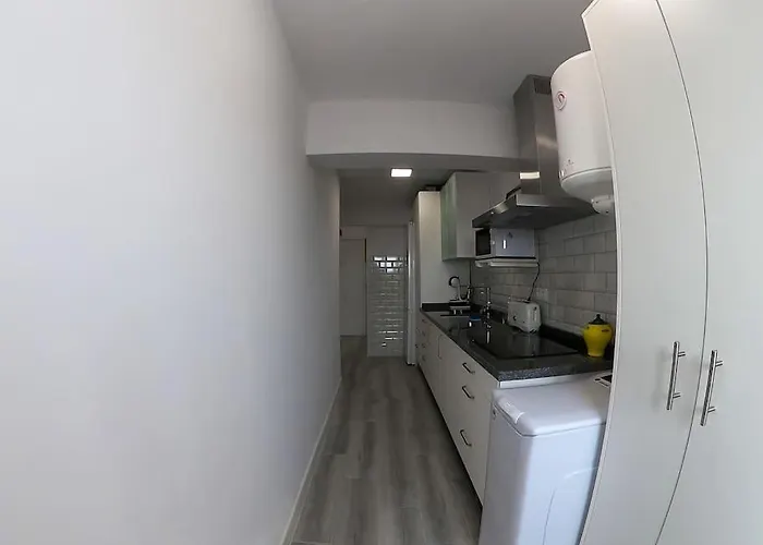 Roch - Stylish Near Metro