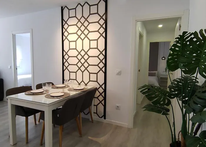 Casa Mallen, con amplia terraza, en el barrio de Nervión Sevilla, España