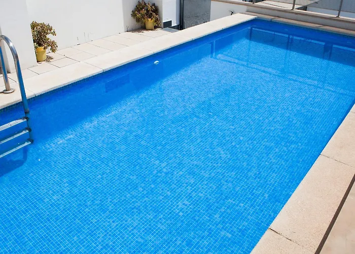 Charming With Pool And Garage
