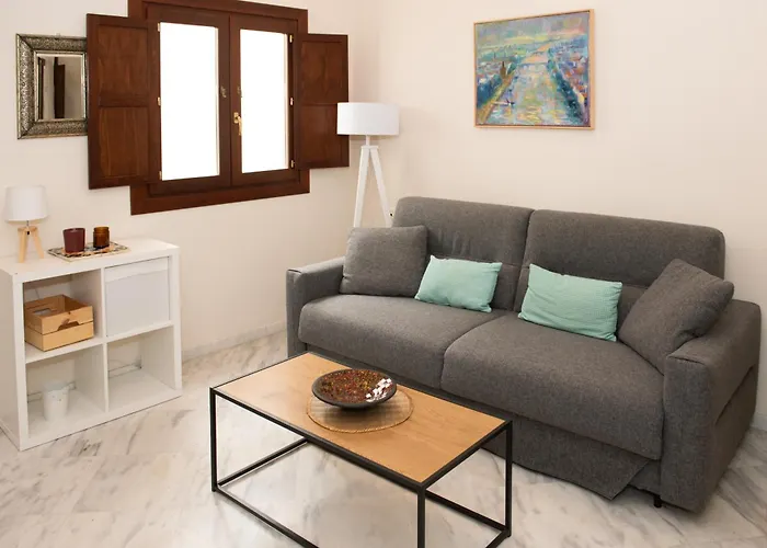 Charming&quiet apartment in Plaza del Salvador