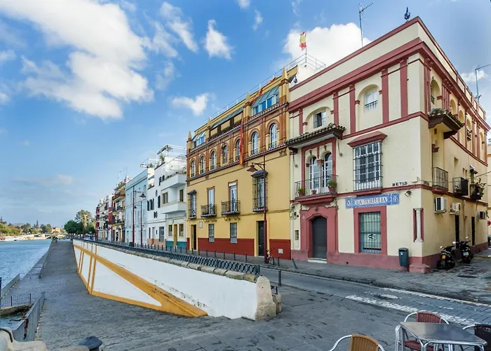 Amplísimo apartamento de diseño nuevo en el corazón de Triana, Parking included