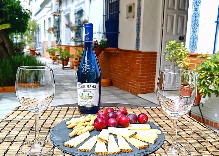 Típico y pintoresco patio de vecinos, con encanto