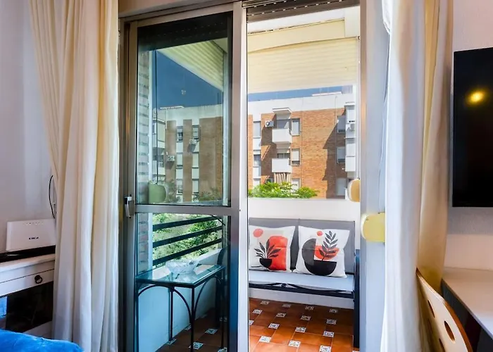 Apartamento En Barrio Sevillano, Free Bus, Metro, España