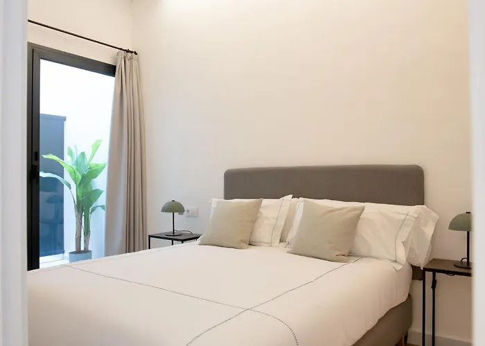 Santa Ana 18 Suite Apartments