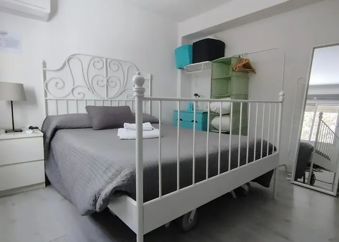 Apartamento 1 dormitorio y salon con sofa cama bien comunicado con el centro