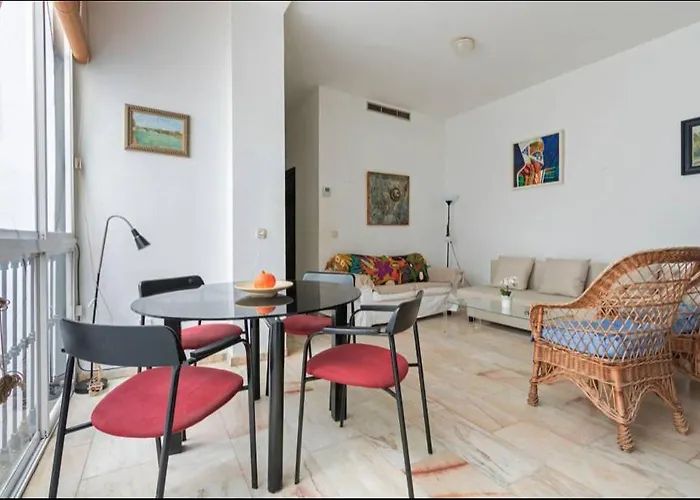Pavia Central Suite by Valcambre Sevilla, España