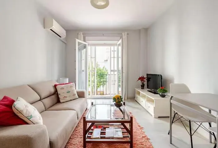 Luminoso Apartamento Exterior con Balcón y Patio en Centro Histórico Feria-Alameda