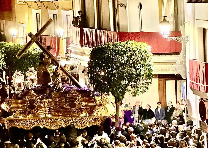 De Lujo Junto A La Catedral