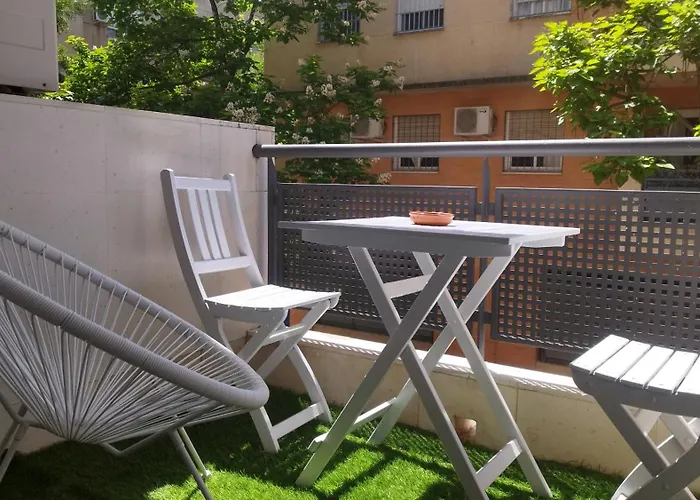 Apartamento Bonito Zona Hospital y Centro Comercial Lagoh Sevilla, España