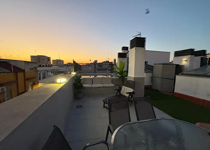 Atico Triana Con Piscina Privada