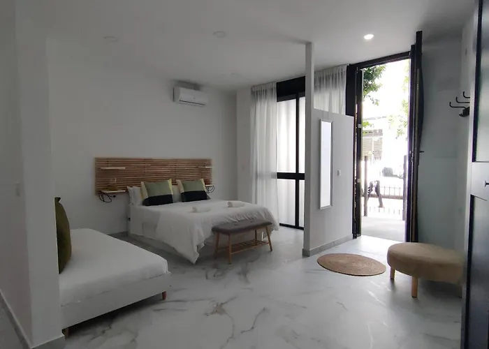 Estudio céntrico, a pie de calle Sevilla, España