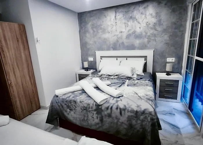 Airbhouse Prívate Rooms&Apartments Triana
