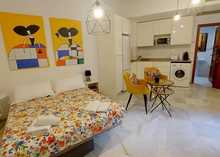 ESTUDIO RUFINA.Tranquilidad ,Alameda de Hércules! Sevilla, España
