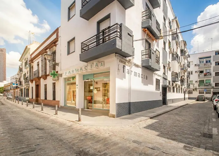 Spacious 2 Bedroom Apt In The Heart Of Triana