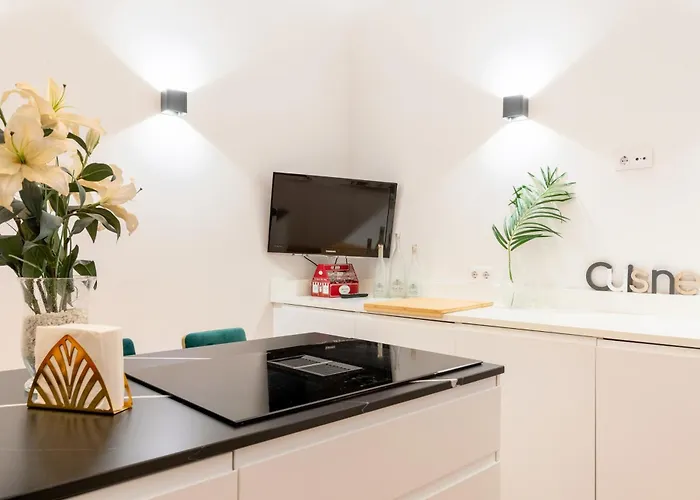 Amplio apartamento a 5 min de San Luis, luminoso y cómodo Sevilla, España