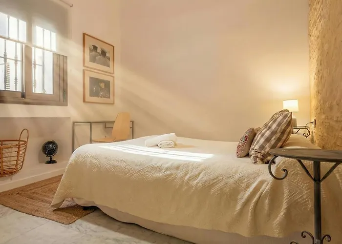 Gorgeous 2-Bed Apt In Seville Center
