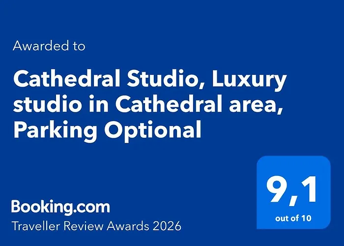 Sevillebnb Group- Cathedral Area Studio, Parking Optional