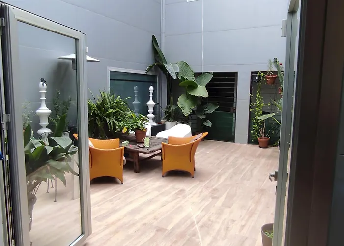 Habitación y baño en planta independiente en centro de sevilla