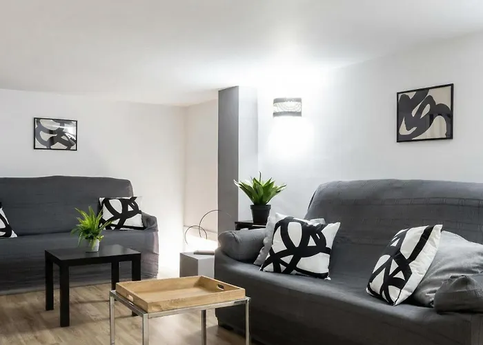 Brand-New 2Br Apt Near Center - Free Parking