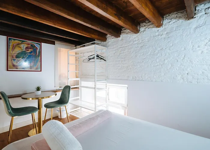 Airbhouse Private Rooms & Apartments Siviglia, Spagna