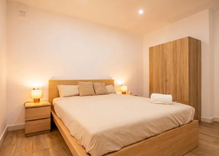 Luxurious & Spacious 4Br Apt Next To Cathedral