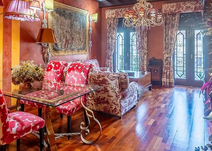 Plaza San Francisco luxury apt