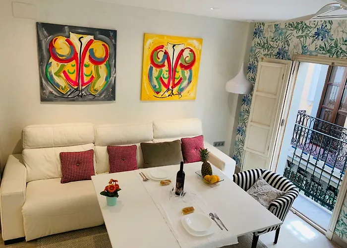 Sevillebnb Group- Cathedral Area Studio, Parking Optional, España