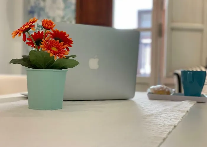 Sevillebnb Group- Cathedral Area Studio, Parking Optional