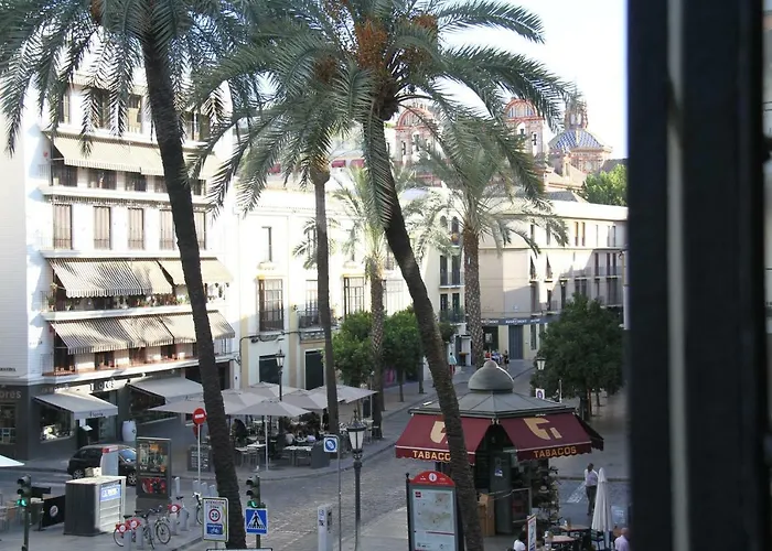 Elegant 2 Bedroom Apartment In Historic 1882 Building Central Sevilla Private Parking & Country Club Access